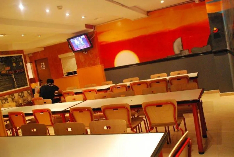 Sun & Moon Hostel Barcelona Spanien