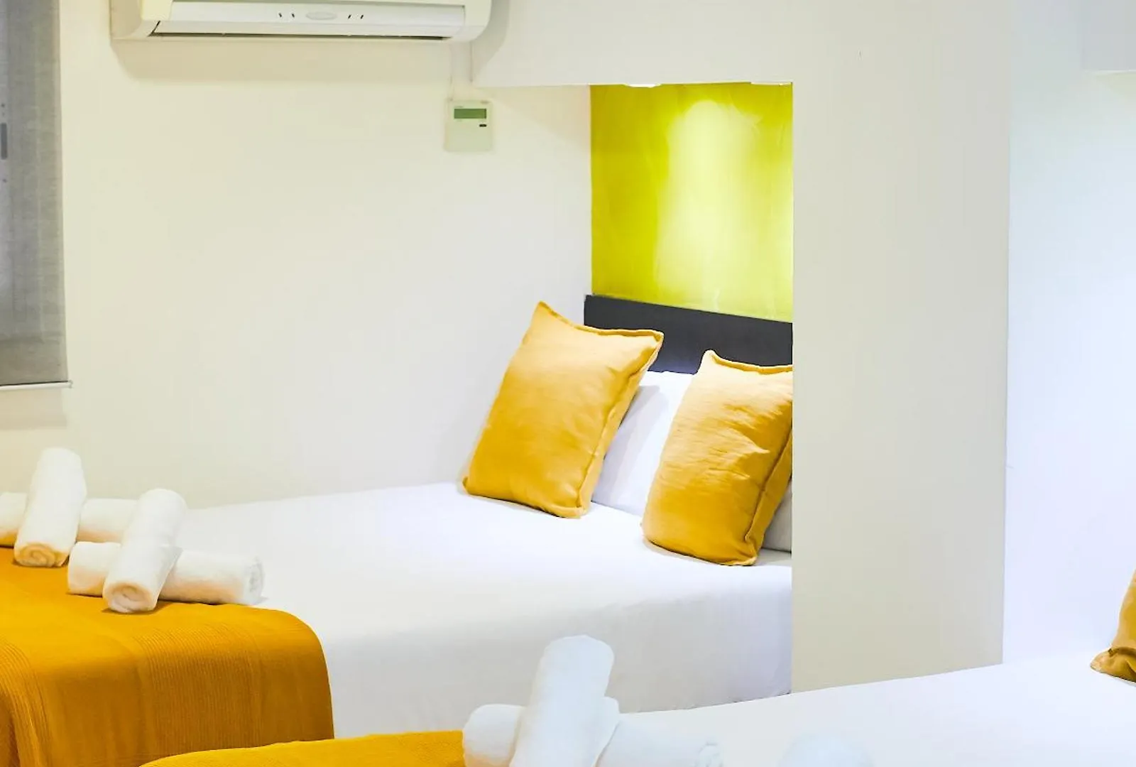 Sun & Moon Hostel Barcelona 0*,  Spanien