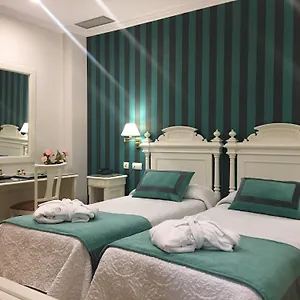 https://adriano-hotel.es-andalucia.com