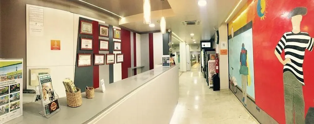 Sun & Moon Hostel Barcelona