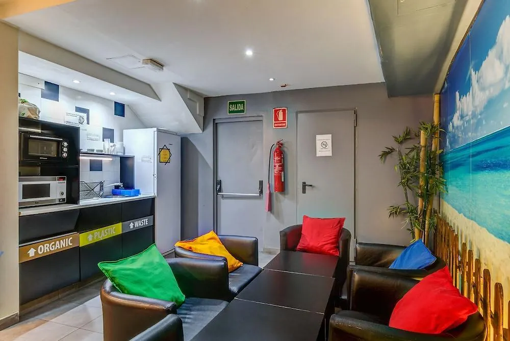 Sun & Moon Hostel Barcelona