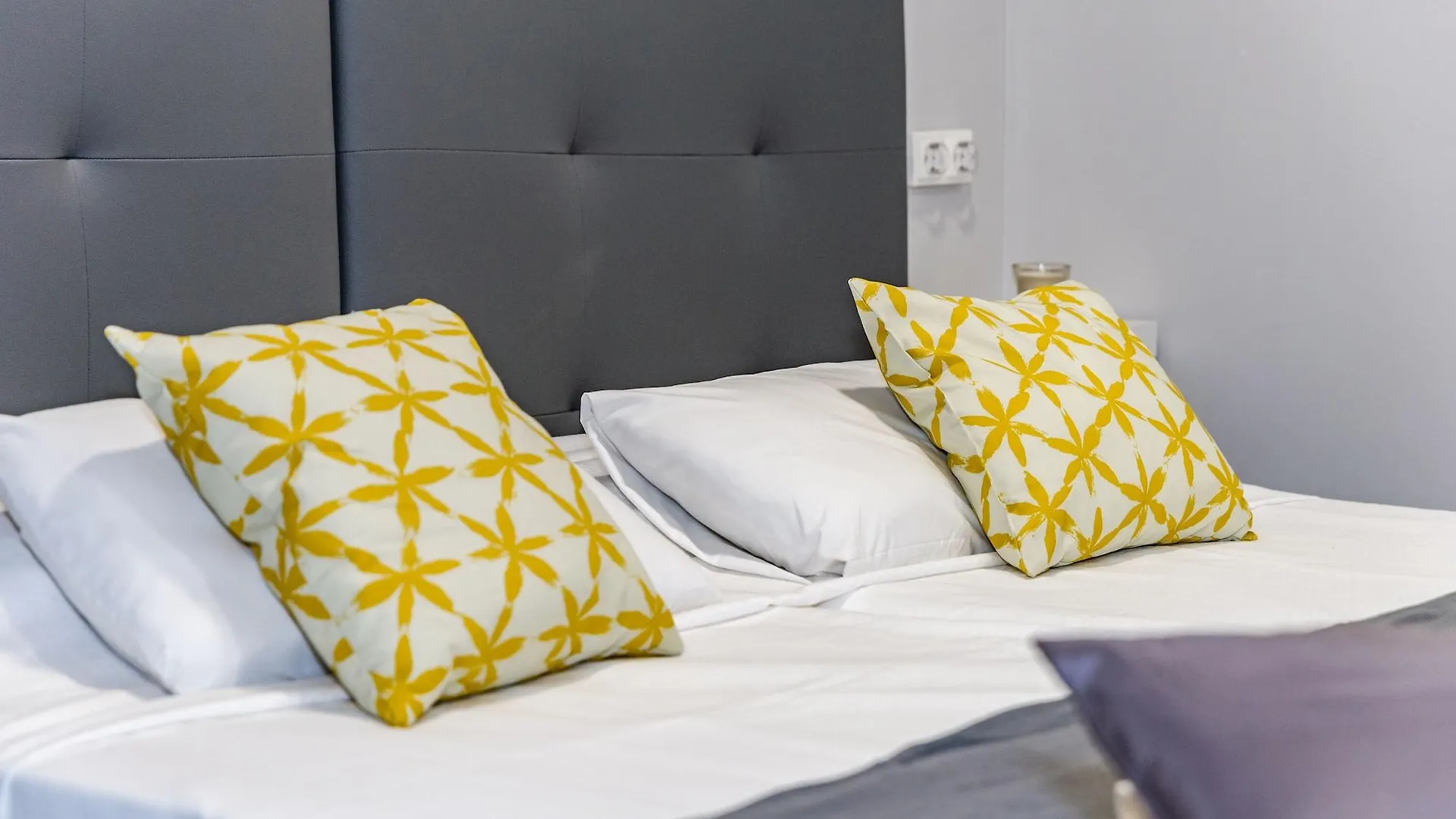Sun & Moon Hostel Barcelona