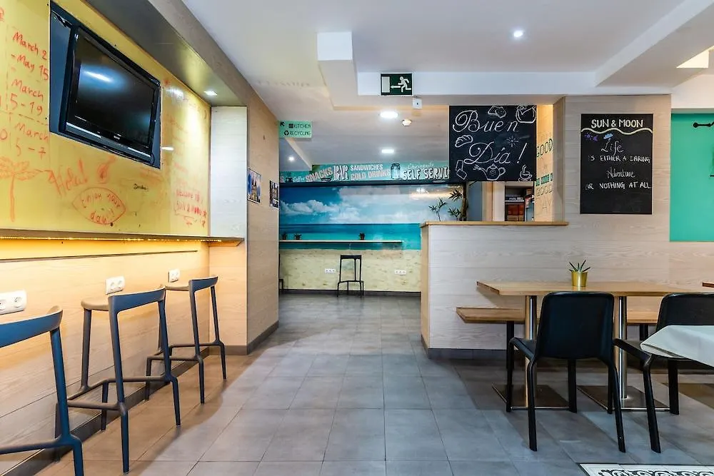 Sun & Moon Hostel Barcelona