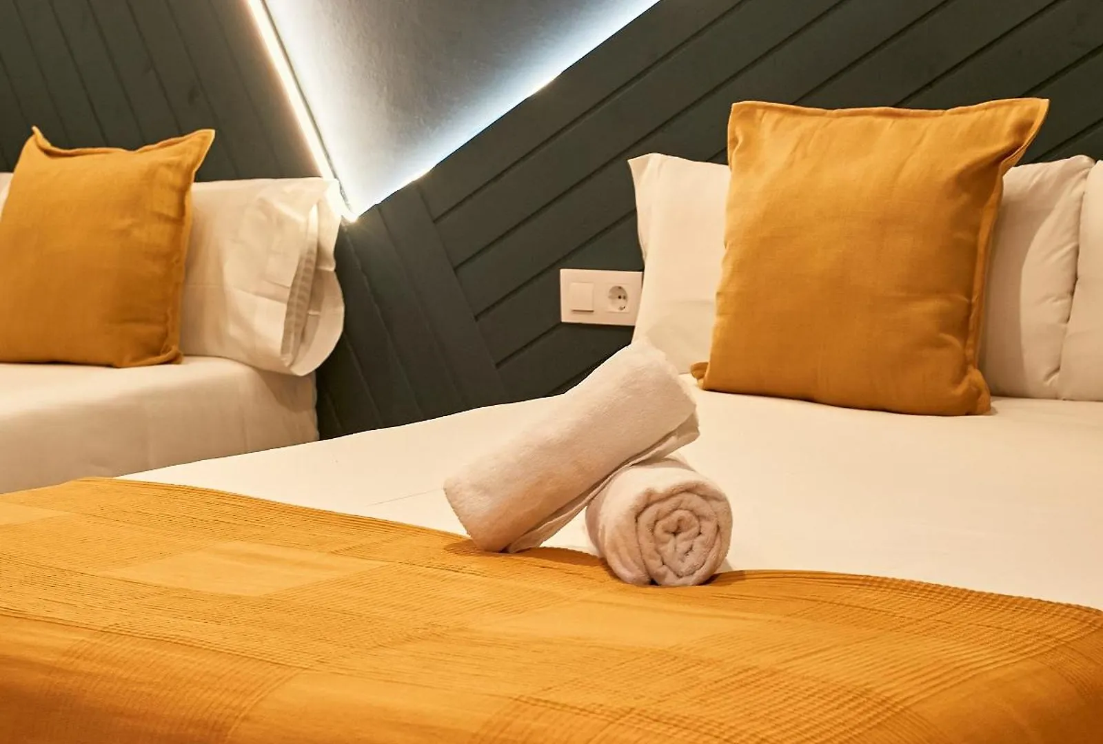 Sun & Moon Hostel Barcelona