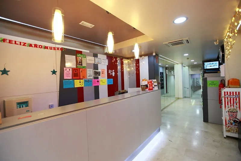Sun & Moon Hostel Barcelona