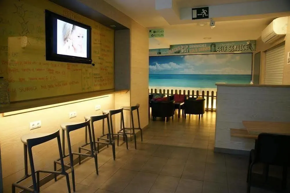Sun & Moon Hostel Barcelona